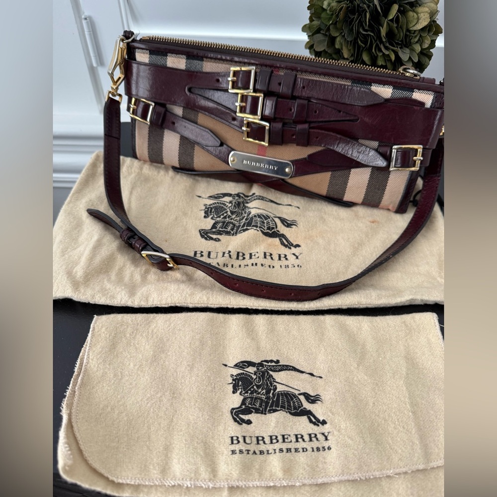 BURBERRY
House Check Bridle Calfskin Mini Parmoor Clutch Bag Dark Burgandy - Picture 2 of 12